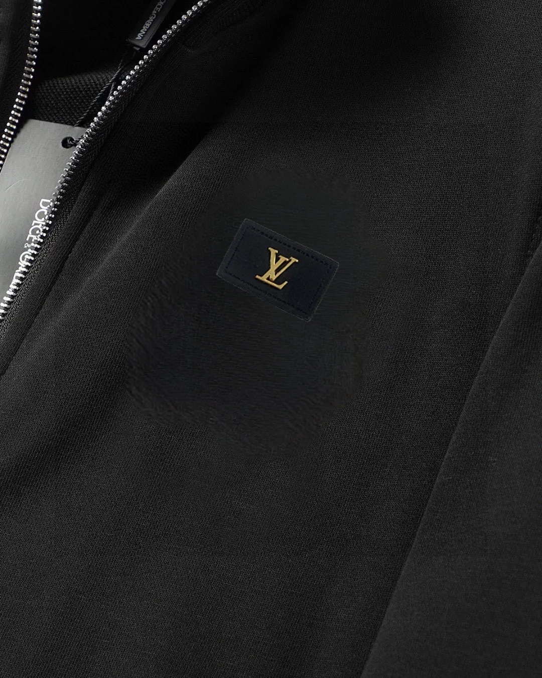 🅿️420 [Lv Louis Vuitton] (Fat Man Gospel) Hot-selling suit is coming. Focus on the original version of the official website. 2025 new hot-selling cardigan and sweatshirt suit. The original order is the best. 🇭🇰The meticulous work of top designers is dedicated to a fitting and perfect upper body effect. All-natural high-quality Roman cotton 100%, close-fitting comfort, noble and elegant! Original hardware embodies elegance and nobility! Counter size: M-5XL (maximum wear up to 220 pounds)
